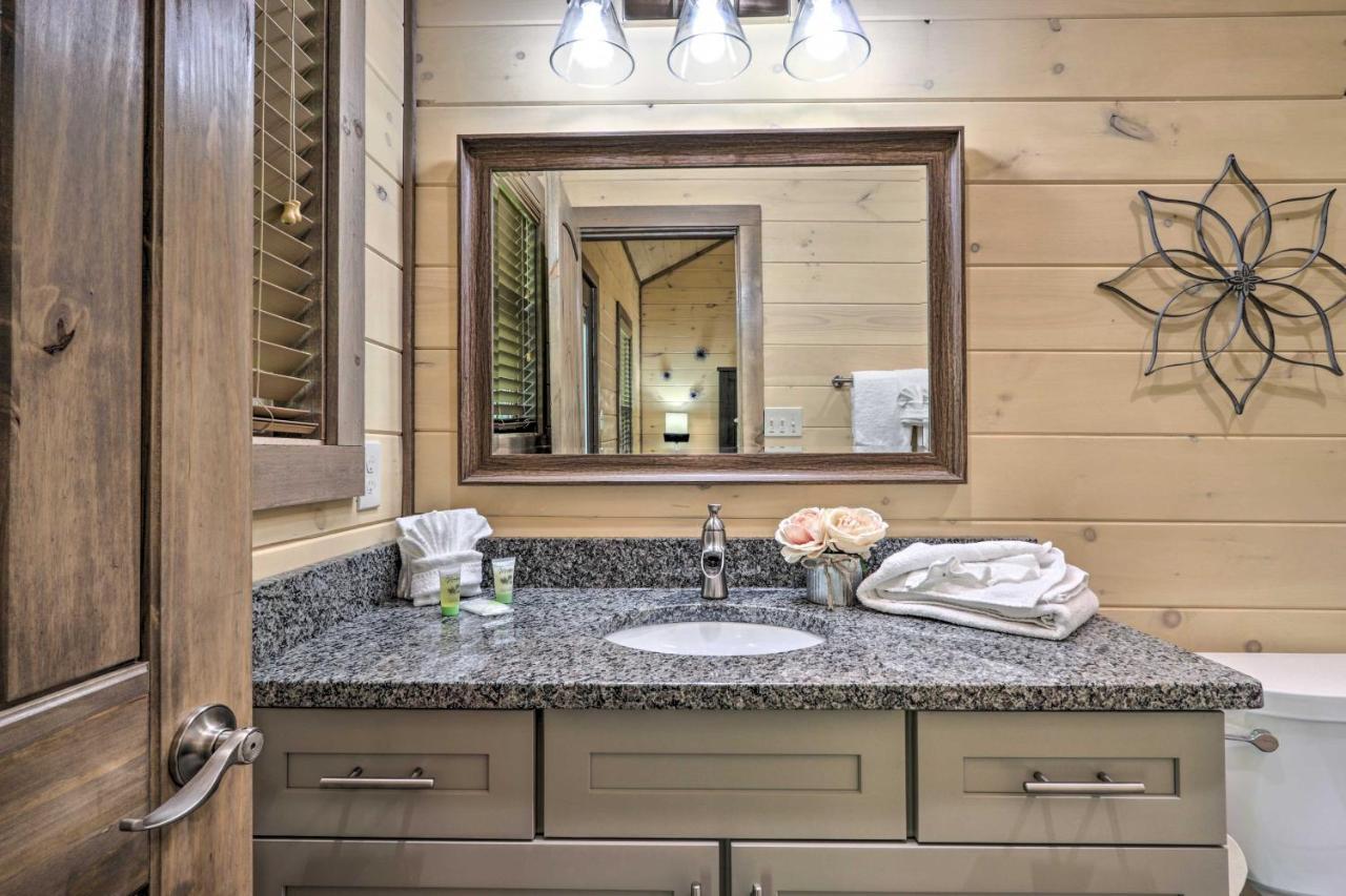 Smoky Cove Retreat With Private Hot Tub And Deck! Villa Сивиървил Екстериор снимка